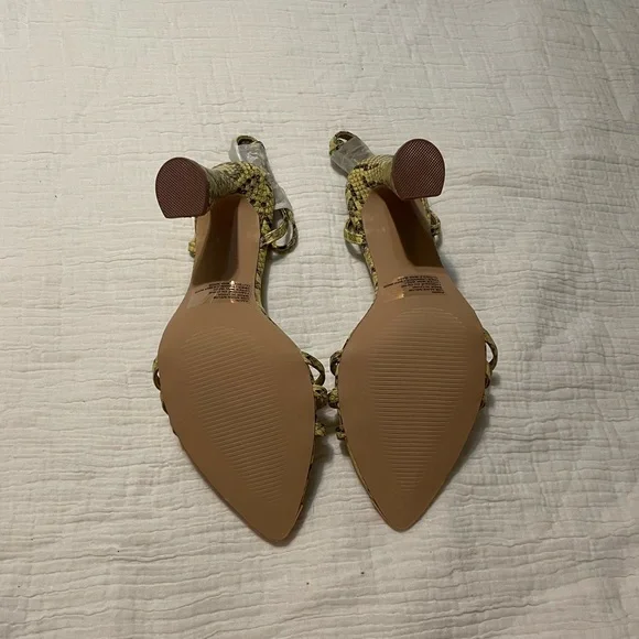 Shoe Dazzle Yellow Chic Heels - Picture 3 of 3